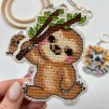 Брелок для вишивки хрестиком на пластиковій канві "Лінивець", VPC_009 - 2