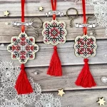 Набір брелоків текстової вишивки: Родина, затишок, свобода, КБ-102