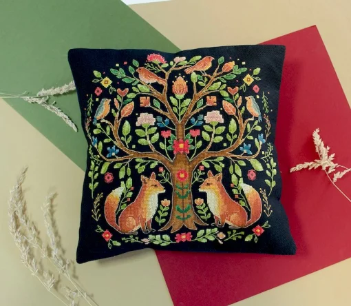 Набір для вишивки хрестиком наволочки "Дерево лісових історій" 