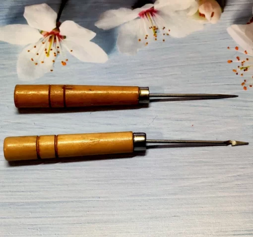 Шило з дерев'яною ручкою 