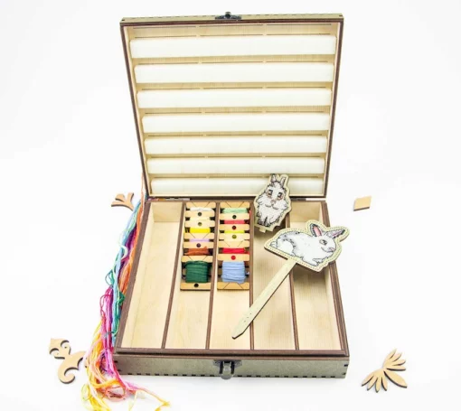 Органайзер для ниток ТМ Embroidery Craft Органайзер під процес 23х23 карпатська ялинка 210 отворів OG-050