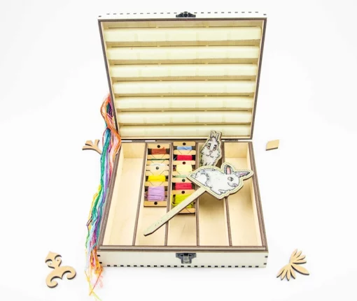 Органайзер для ниток ТМ Embroidery Craft Органайзер під процес 23х23 слонова кістка 210 отворів OG-051