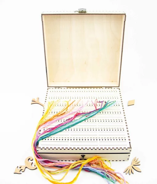 Органайзер-парковка з кришкою ТМ Embroidery Craft Органайзер під процес 23х23 210 отворів слонова кістка OG-066