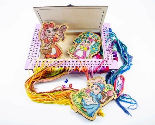 Органайзер-парковка з отворами для намотки ниток Тканина ТМ Embroidery Craft Органайзер під процес 35х26х6 66 отворів лаванда OG-079