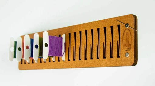 Підставка для бобін (шпуль) ТМ Embroidery Craft з магнітом для голок 20 прорізів. Прорізи з фіксатором 6*24 волоський горіх PB-004g