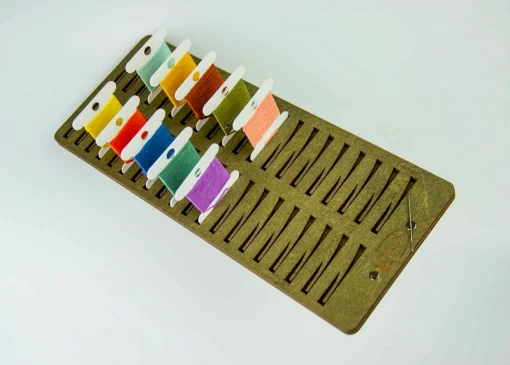Підставка для бобін (шпуль) ТМ Embroidery Craft з магнітом для голок 40 прорізів. Прорізи з фіксатором 9.6*24 карпатська ялинка PB-006k