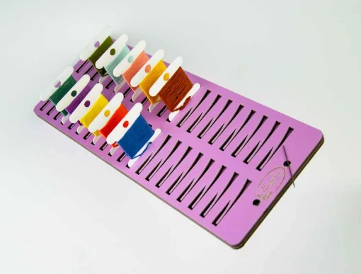 Підставка для бобін (шпуль) ТМ Embroidery Craft з магнітом для голок 40 прорізів. Прорізи з фіксатором 9.6*24 лаванда PB-006l