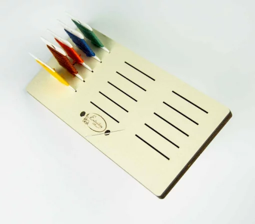 Підставка для бобін (шпуль) ТМ Embroidery Craft з магнітом для голок 15 прорізів 18*8 слонов кістка PB-009s